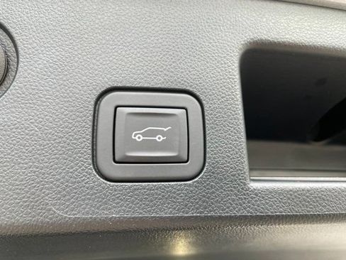 Used 2025 Chevrolet Equinox LT w/ Convenience Package II AWD/4WD image 17