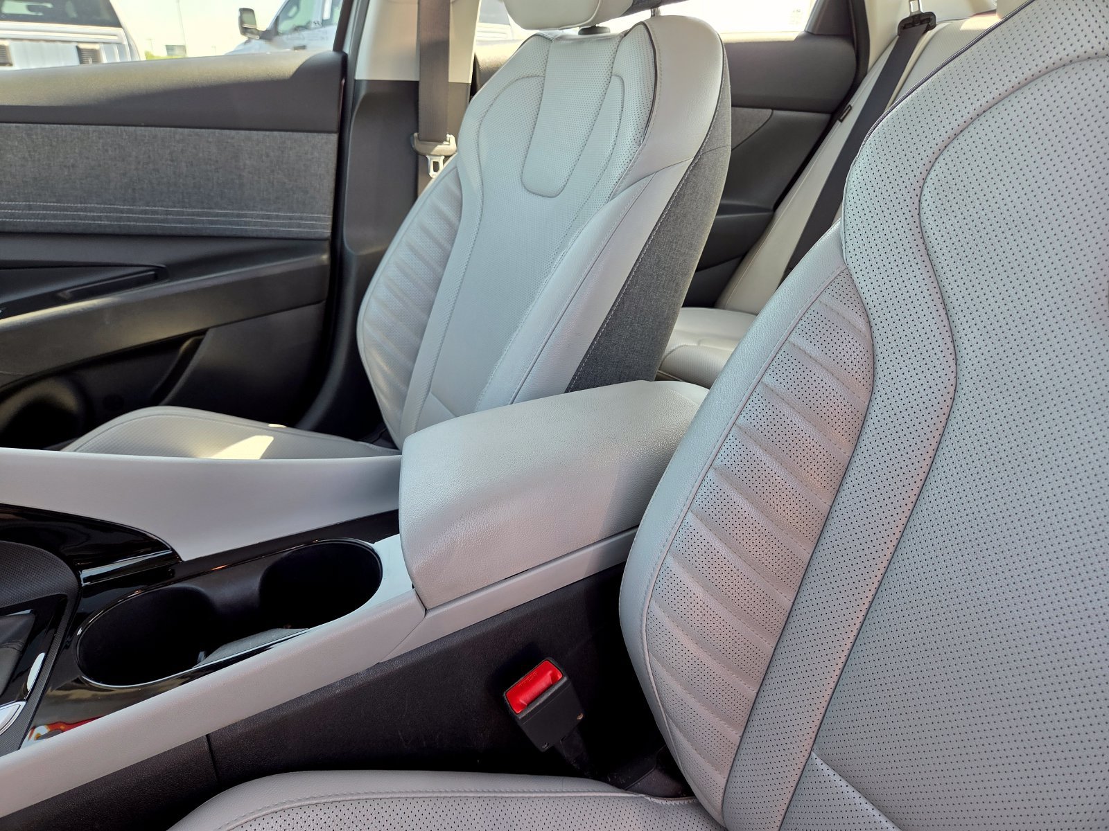 Used 2024 Hyundai Elantra Limited FWD image 31