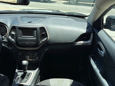 Used 2017 Jeep Cherokee Sport w/ Cold Weather Group FWD image 26