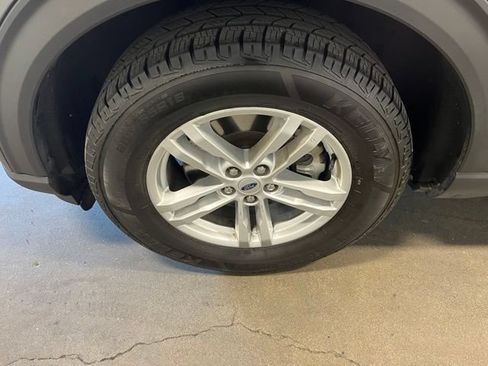 Used 2023 Ford Explorer XLT w/ Equipment Group 202A AWD/4WD image 30