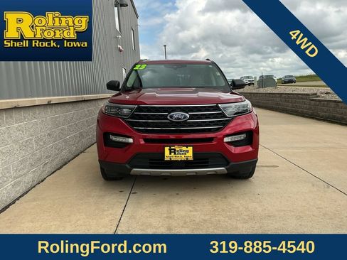 Used 2023 Ford Explorer XLT w/ Equipment Group 202A AWD/4WD image 4