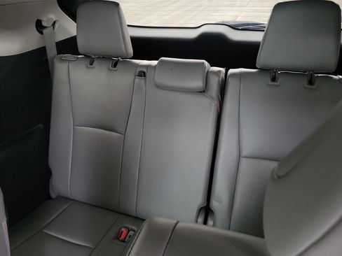 Used 2022 Toyota Highlander XLE image 10