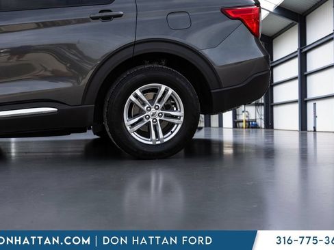 Used 2020 Ford Explorer XLT w/ Equipment Group 202A AWD/4WD image 31