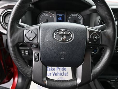 Used 2017 Toyota Tacoma TRD Sport image 12