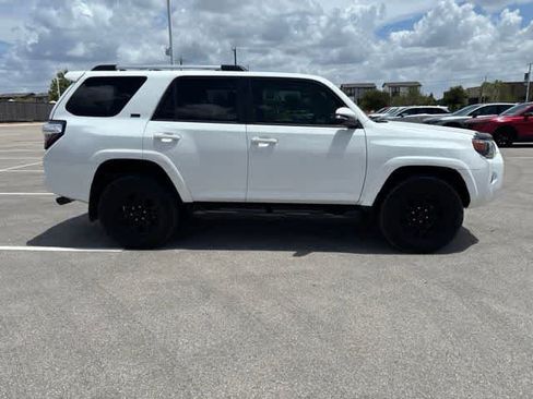 Used 2022 Toyota 4Runner SR5 Premium w/ Moonroof Package AWD/4WD image 6