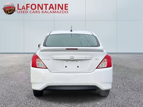 Used 2018 Nissan Versa SV image 5