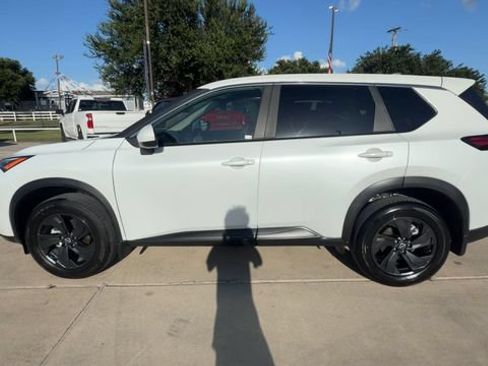 Used 2026 Nissan Rogue SV FWD image 5