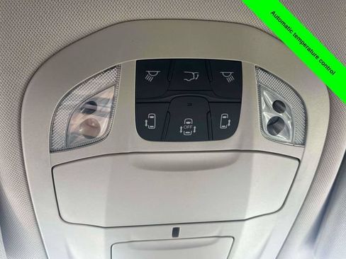 Used 2023 Chrysler Pacifica Touring-L FWD image 21