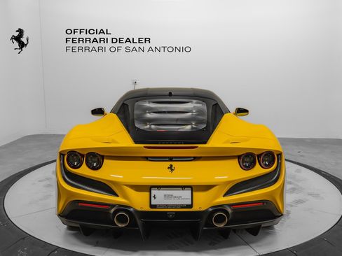 Used 2021 Ferrari F8 Tributo image 11