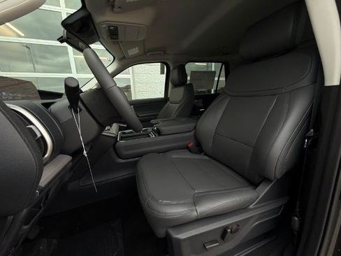 New 2026 Ford Expedition Active RWD image 5