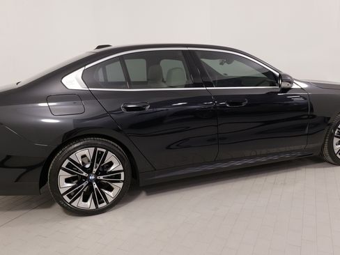 Used 2025 BMW 530i xDrive w/ Premium Package image 10