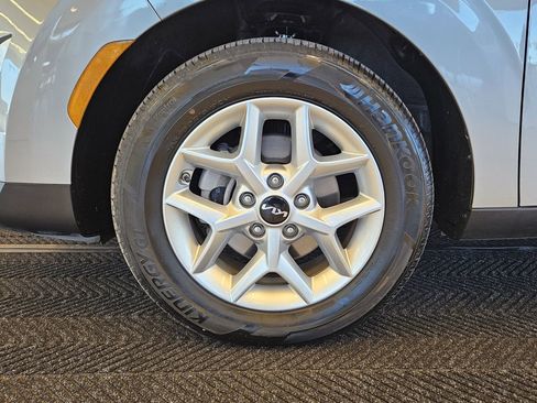 Used 2025 Kia Soul LX w/ LX Technology Package FWD image 12