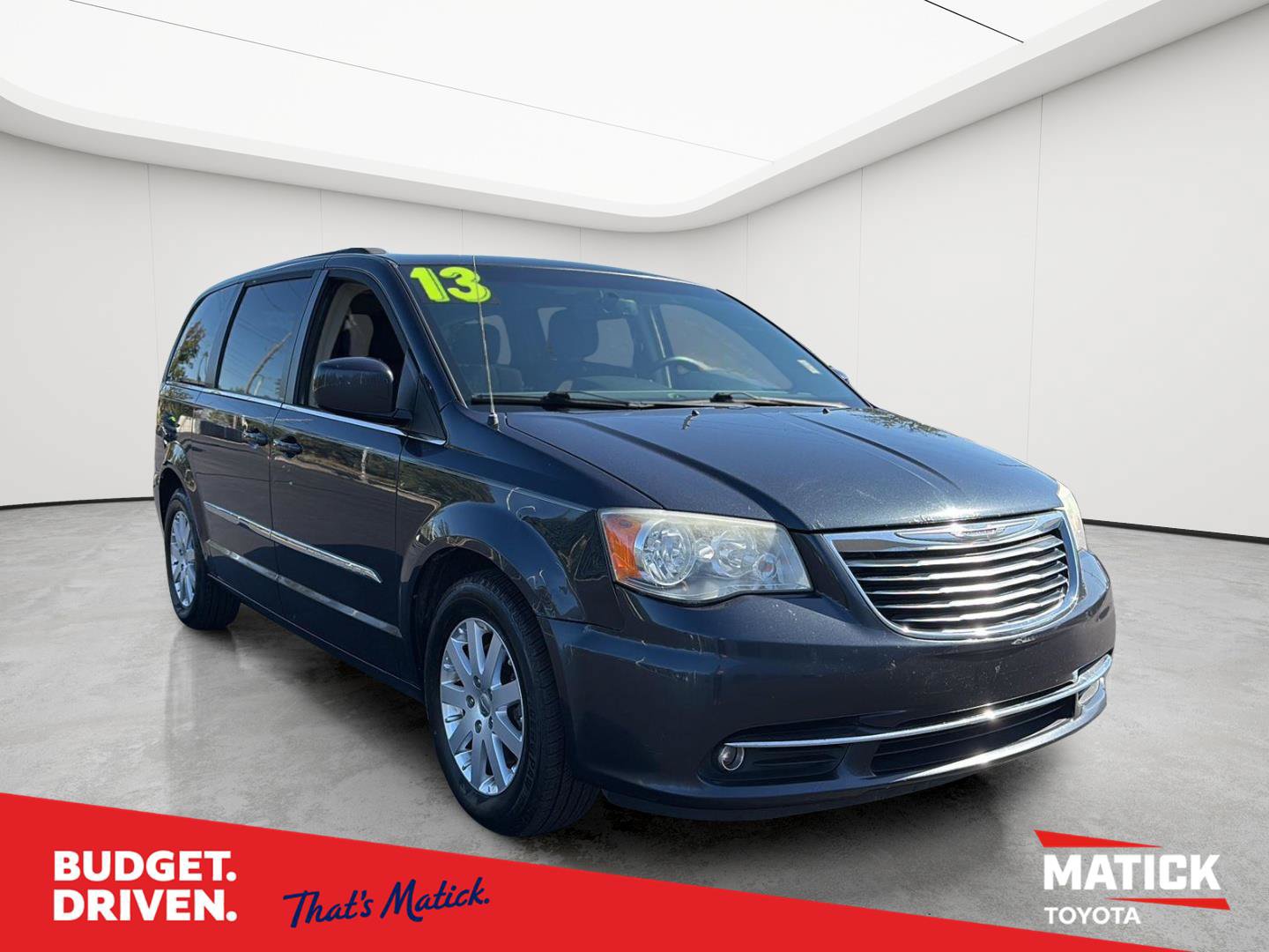 Used 2013 Chrysler Town & Country Touring FWD image 1