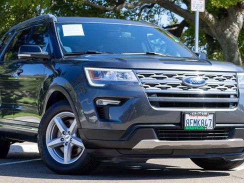 Used 2018 Ford Explorer XLT w/ Equipment Group 201A image 2