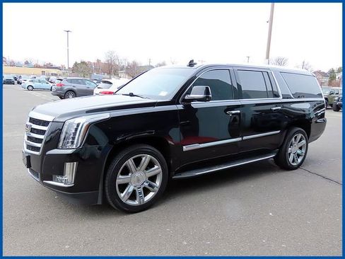 Used 2020 Cadillac Escalade ESV Luxury image 3