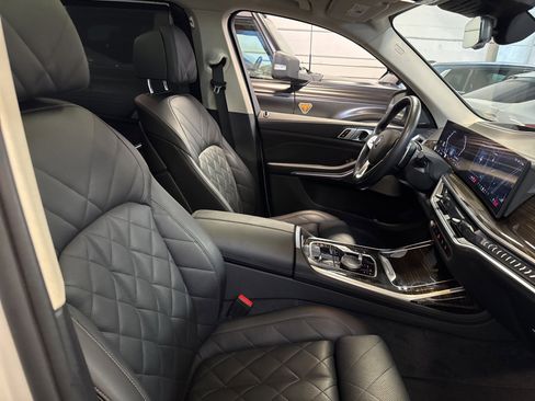 Used 2024 BMW X7 xDrive40i image 34