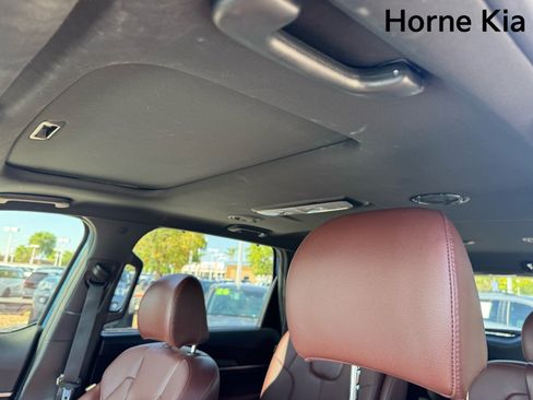 Certified 2024 Kia Telluride EX w/ EX Captain's Chair Package FWD image 25