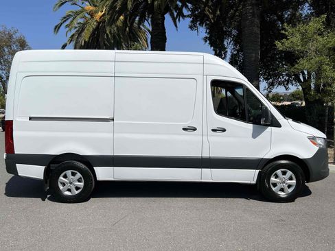 Used 2022 Mercedes-Benz Sprinter 1500 image 17
