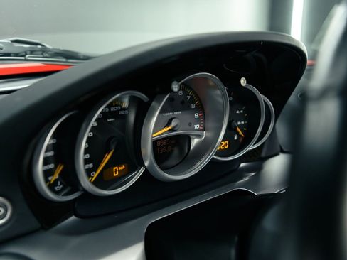 Used 2005 Porsche Carrera GT RWD image 20