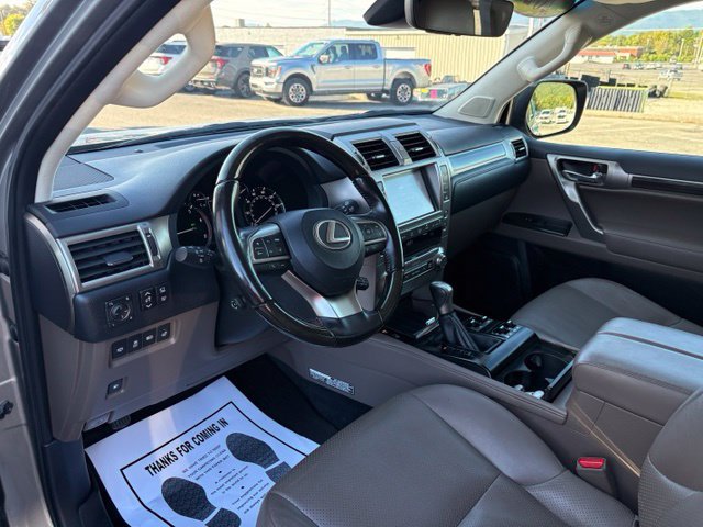 Used 2020 Lexus GX 460 Luxury w/ Accessory Package AWD/4WD image 3