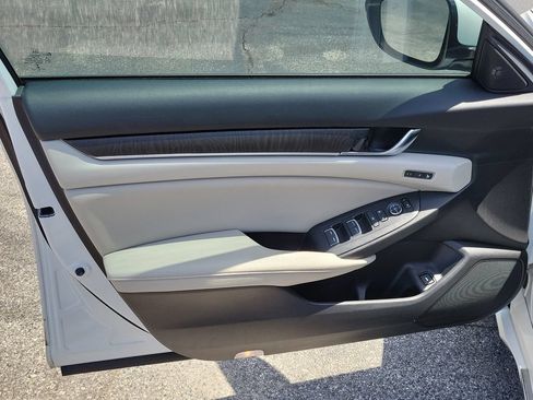 Used 2020 Honda Accord Touring image 17