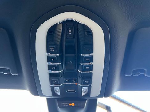 Used 2021 Porsche Macan image 24