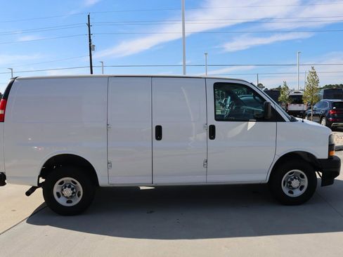 Used 2018 Chevrolet Express 2500 image 6