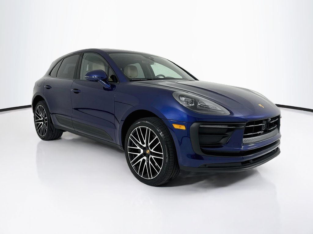 Certified 2025 Porsche Macan AWD/4WD image 7