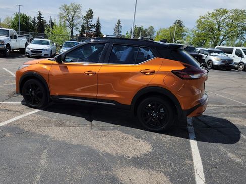 Used 2024 Nissan Kicks SR w/ SR Premium Package FWD image 7