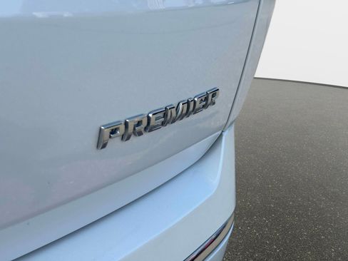 Used 2023 Chevrolet Traverse Premier FWD image 9