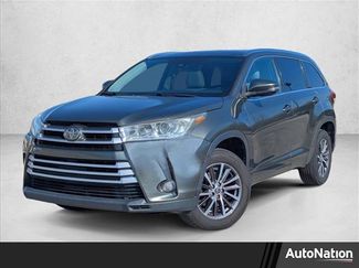 Used 2017 Toyota Highlander XLE video 1