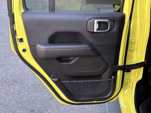 Used 2023 Jeep Wrangler Unlimited Sahara image 12