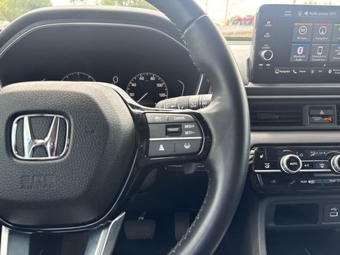 Used 2025 Honda Pilot Touring image 23