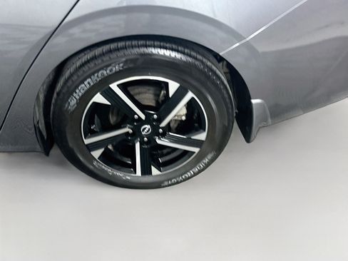 Used 2024 Nissan Sentra SV FWD image 11