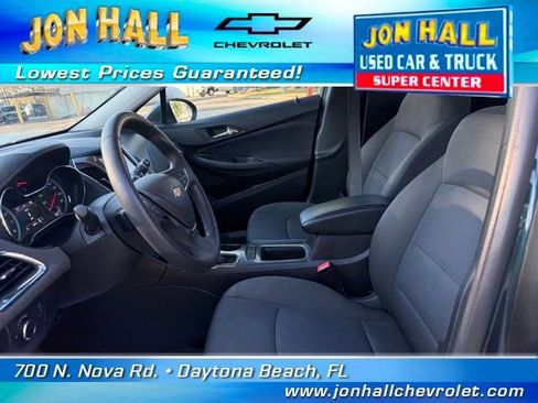 Used 2018 Chevrolet Cruze LT image 16