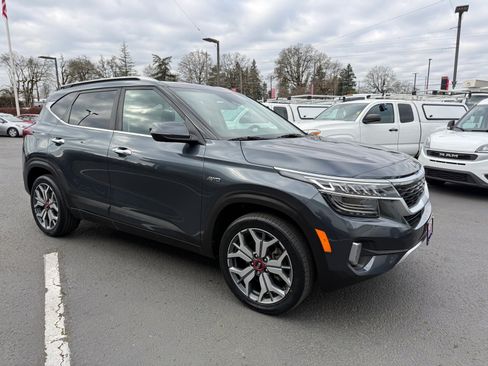 Used 2021 Kia Seltos SX w/ SX Sunroof Package image 11