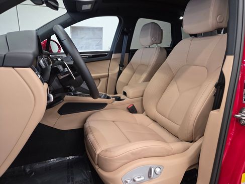 Certified 2026 Porsche Macan AWD/4WD image 5
