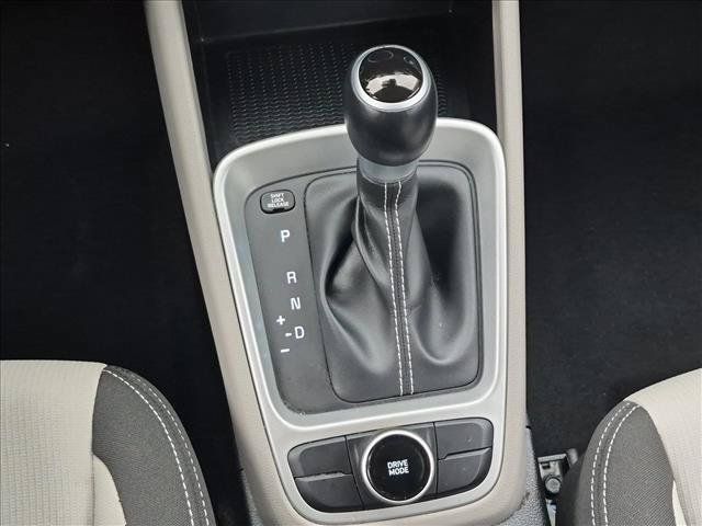 Used 2022 Hyundai Venue SEL FWD image 12