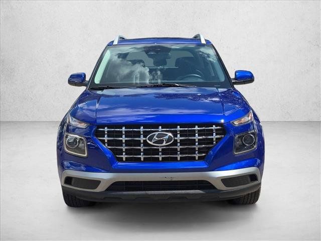 Used 2023 Hyundai Venue SEL FWD image 2