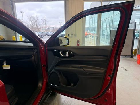 New 2026 Jeep Compass Latitude image 21