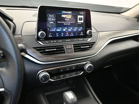 Used 2025 Nissan Altima 2.5 SV FWD image 23