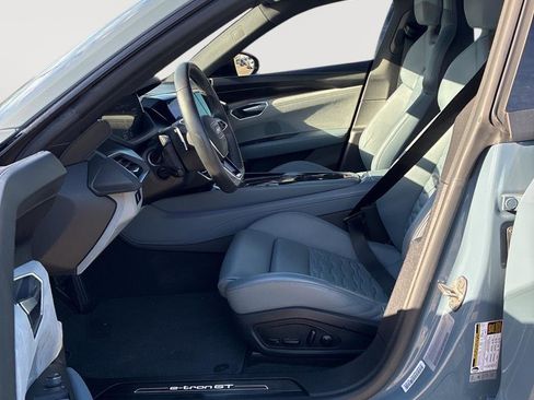 Used 2022 Audi e-tron GT Prestige w/ Prestige Package image 3