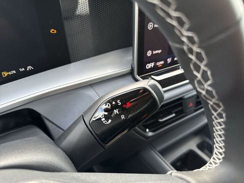 New 2026 Volkswagen Tiguan SE image 18