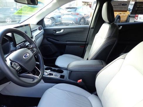 Certified 2025 Ford Escape Platinum w/ Premium Technology Package image 16