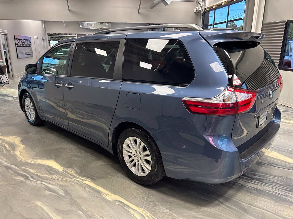 Used 2015 Toyota Sienna XLE FWD image 36
