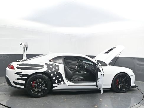 Used 2014 Chevrolet Camaro SS w/ SS Performance Package image 39