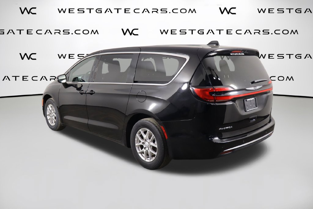 Used 2025 Chrysler Pacifica Select FWD image 48
