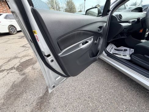 Used 2009 Toyota Yaris Sedan FWD image 38