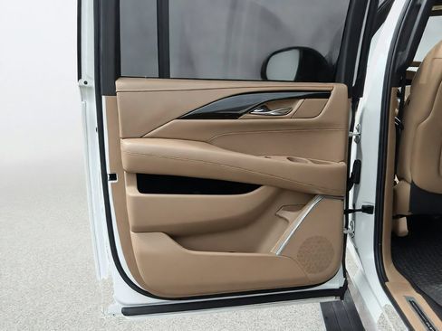 Used 2020 Cadillac Escalade ESV Platinum RWD image 31