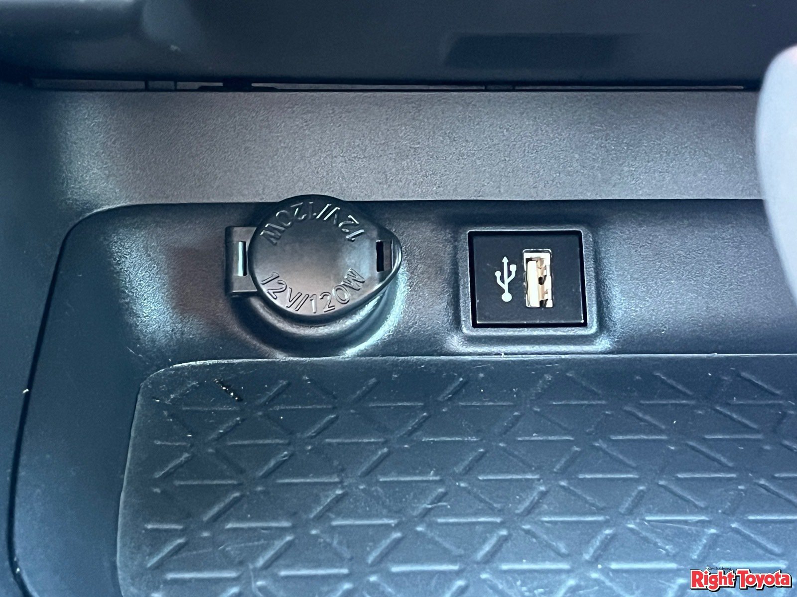 Certified 2025 Toyota RAV4 XLE Premium AWD/4WD image 27
